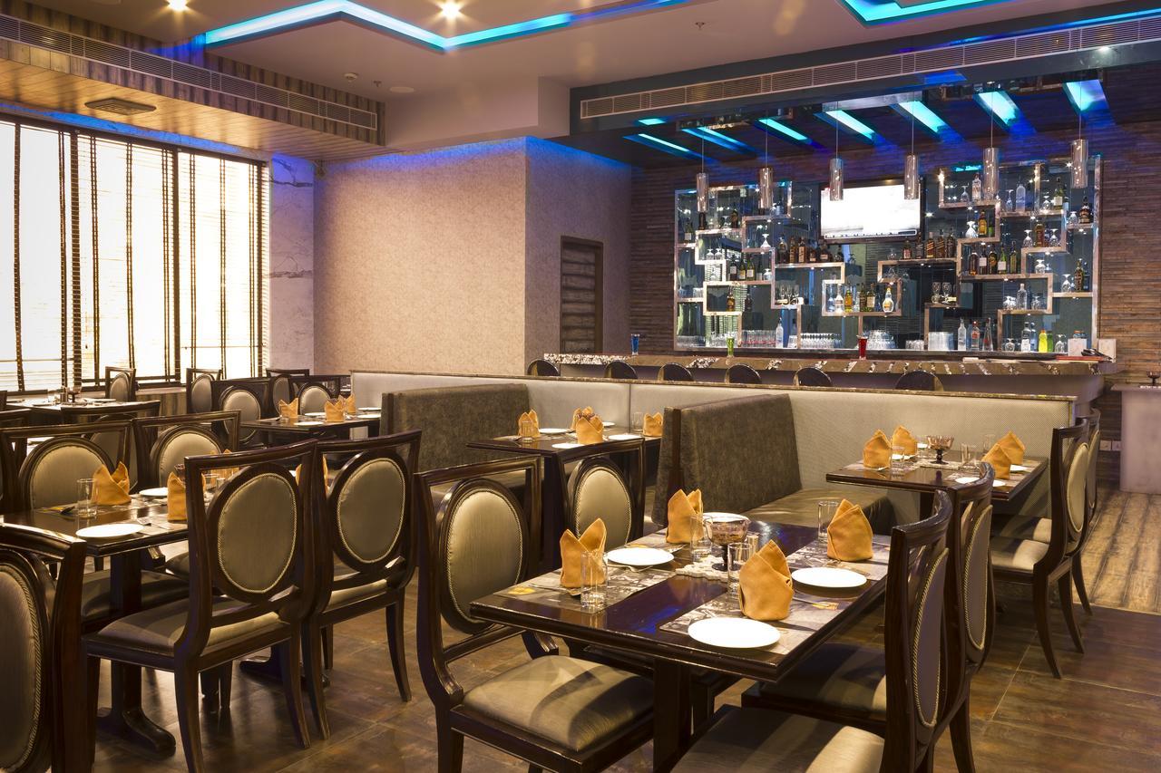 Club Florence Гургаон Экстерьер фото